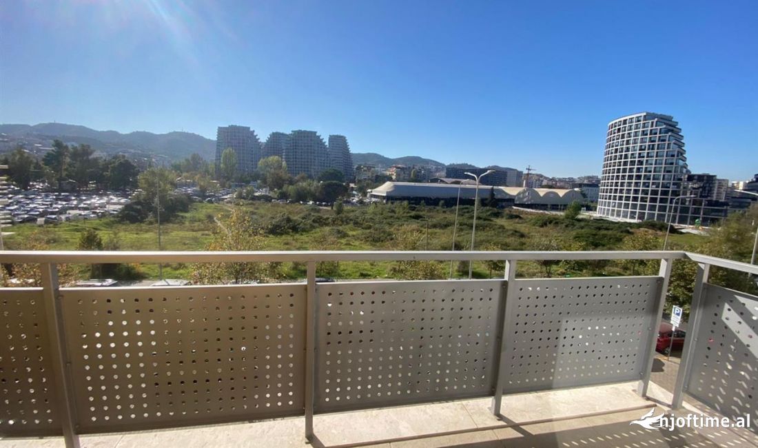 Jepet apartament 2+1  per biznes tek rr Kosovareve buze rruge (prane nobis) 