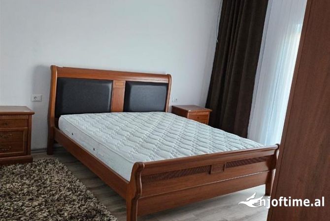 Shtepi me qera Shtepi Private ne Tirane, 3+1, Mobilimi E mobiluar, Pagesa 70,000  Leke.
