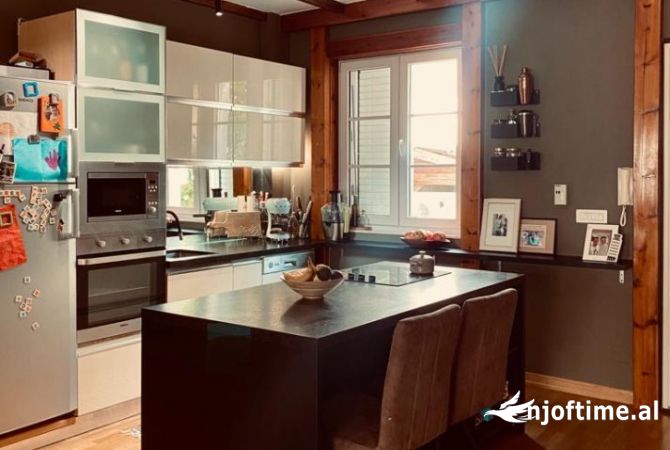 Shtepi me qera 4+1 ne Tirane - 1,200 Euro