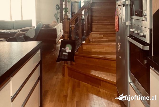 Shtepi me qera Duplex(shtepi me 2 kate) ne Tirane, 4+1, Mobilimi E mobiluar, Pagesa 1,200  Euro.