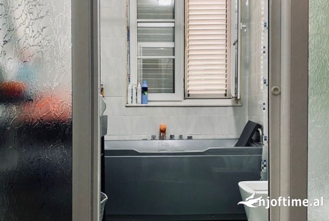 Shtepi me qera Duplex(shtepi me 2 kate) ne Tirane, 4+1, Mobilimi E mobiluar, Pagesa 1,200  Euro.