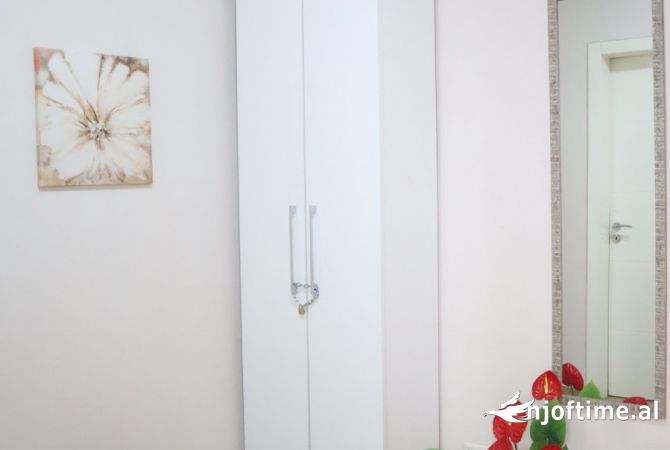 Shtepi ne shitje Apartament ne Tirane, 2+1, Mobilimi E mobiluar, Pagesa 130,000  Euro.