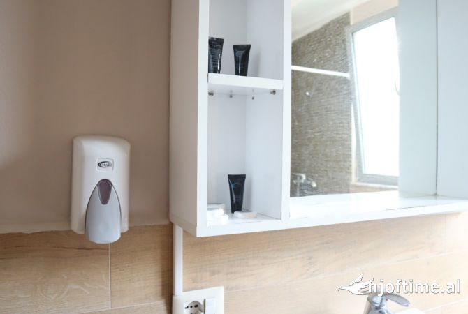 Shtepi ne shitje Apartament ne Tirane, 2+1, Mobilimi E mobiluar, Pagesa 130,000  Euro.