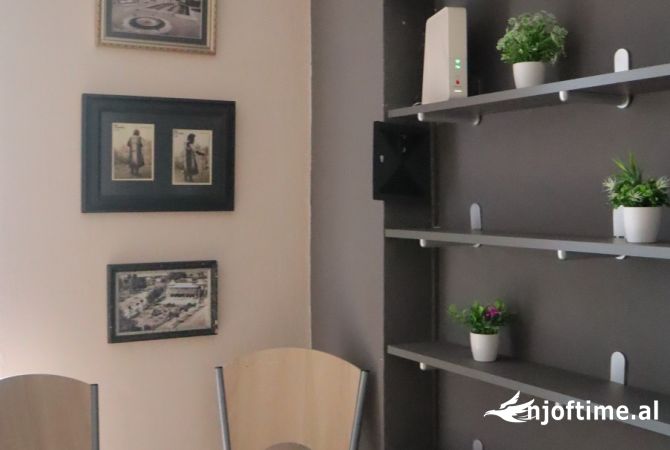 Shtepi ne shitje Apartament ne Tirane, 2+1, Mobilimi E mobiluar, Pagesa 130,000  Euro.