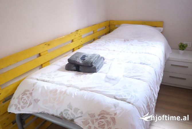 Shtepi ne shitje Apartament ne Tirane, 2+1, Mobilimi E mobiluar, Pagesa 130,000  Euro.