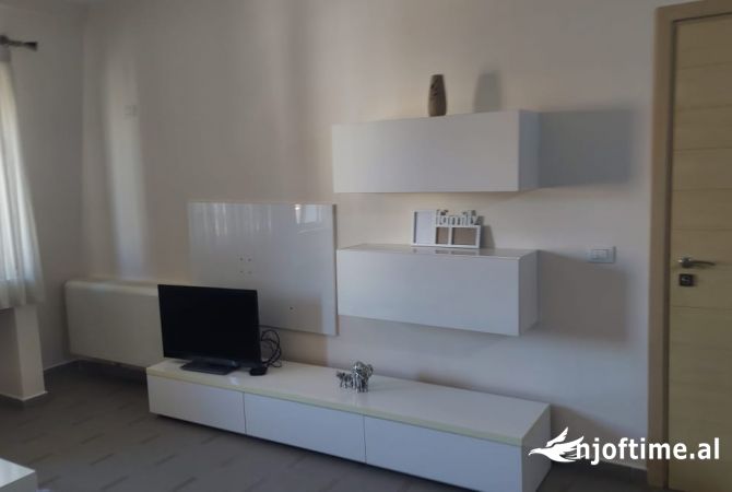 Shtepi me qera 2+1 ne Tirane - 65,000 Leke
