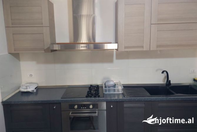 Shtepi me qera Apartament ne Tirane, 2+1, Mobilimi E mobiluar, Pagesa 65,000  Leke.