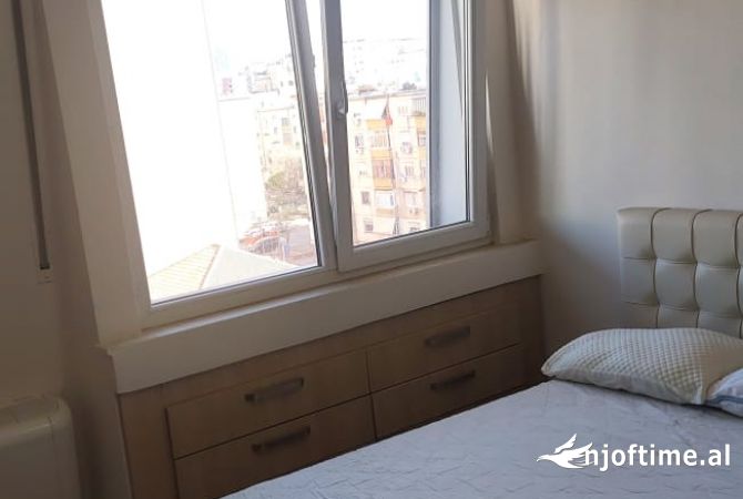 Shtepi me qera Apartament ne Tirane, 2+1, Mobilimi E mobiluar, Pagesa 65,000  Leke.