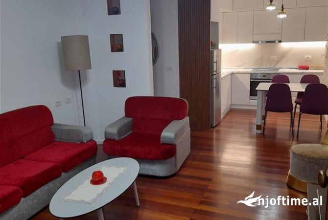 Shtepi me qera Shtepi Private ne Tirane, 2+1, Mobilimi E mobiluar, Pagesa 400  Euro.