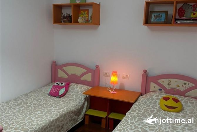 Shtepi me qera Shtepi Private ne Tirane, 2+1, Mobilimi E mobiluar, Pagesa 400  Euro.