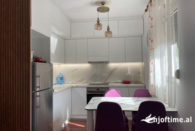 Shtepi me qera Shtepi Private ne Tirane, 2+1, Mobilimi E mobiluar, Pagesa 400  Euro.