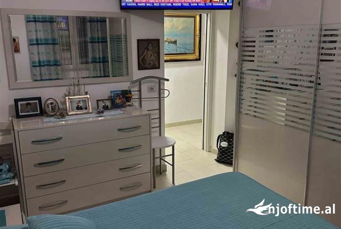 Shtepi ne shitje Apartament ne Tirane, 1+1, Mobilimi E mobiluar, Pagesa 100,000  Euro.