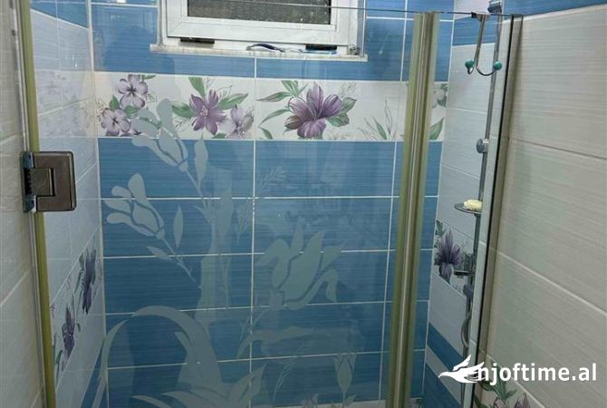 Shtepi ne shitje Apartament ne Tirane, 1+1, Mobilimi E mobiluar, Pagesa 100,000  Euro.