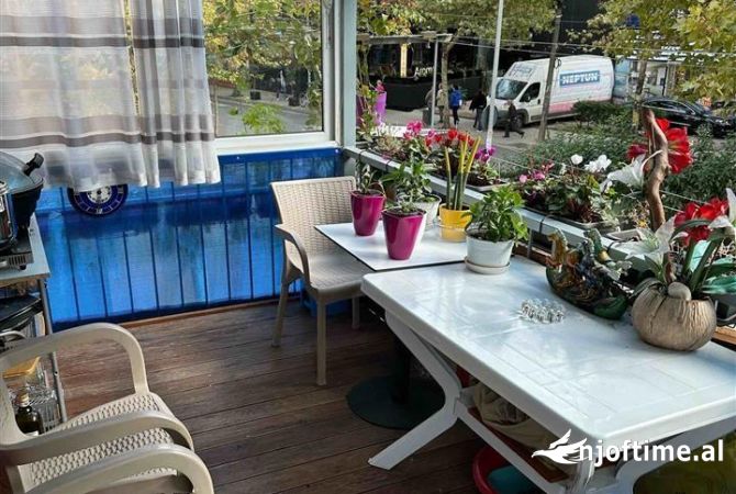 Shtepi ne shitje Apartament ne Tirane, 1+1, Mobilimi E mobiluar, Pagesa 100,000  Euro.