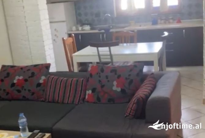 Shtepi me qera 2+1 ne Tirane - 40,000 Leke