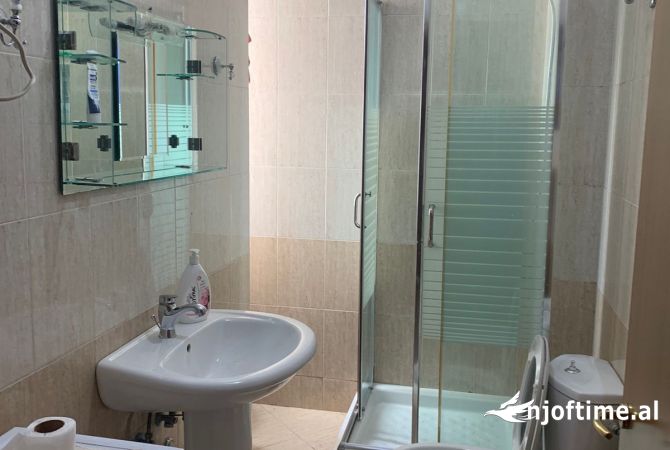 Shtepi me qera Apartament ne Tirane, 2+1, Mobilimi E mobiluar, Pagesa 700  Euro.