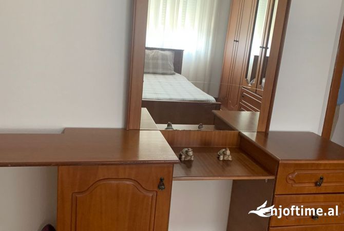 Shtepi me qera Apartament ne Tirane, 2+1, Mobilimi E mobiluar, Pagesa 700  Euro.