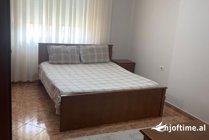 Shtepi me qera Apartament ne Tirane, 2+1, Mobilimi E mobiluar, Pagesa 700  Euro.
