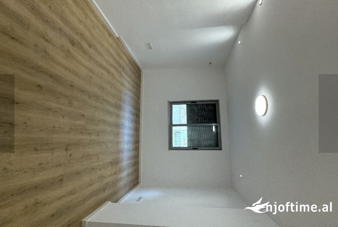 Shtepi ne shitje Apartament ne Tirane, 2+1, Mobilimi Bosh, pa mobiluar, Pagesa 175,000  Euro.