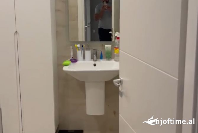 Shtepi ne shitje Apartament ne Tirane, 2+1, Mobilimi E mobiluar, Pagesa 280,000  Euro.