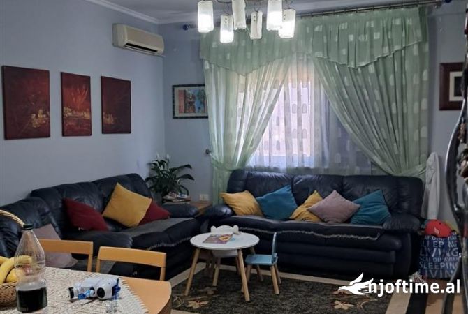 Shtepi ne shitje Apartament ne Tirane, 3+1, Mobilimi E mobiluar, Pagesa 295,000  Euro.