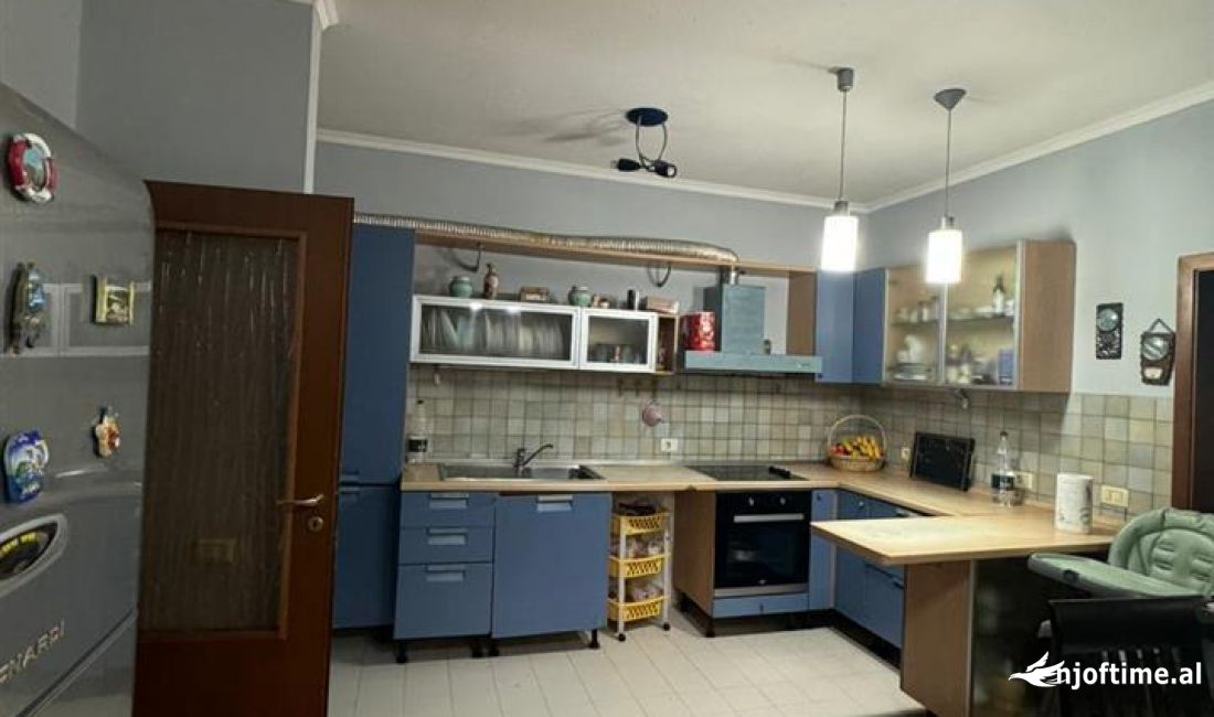 Shtepi ne shitje Apartament ne Tirane, 3+1, Mobilimi E mobiluar, Pagesa 295,000  Euro.