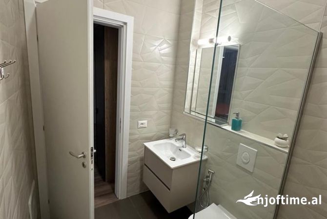 Shtepi me qera Apartament ne Tirane, 2+1, Mobilimi E mobiluar, Pagesa 800  Euro.