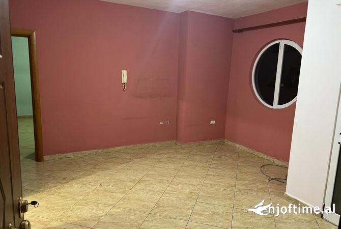 Ambient biznesi me qera 3+1 ne Tirane - 550 Euro