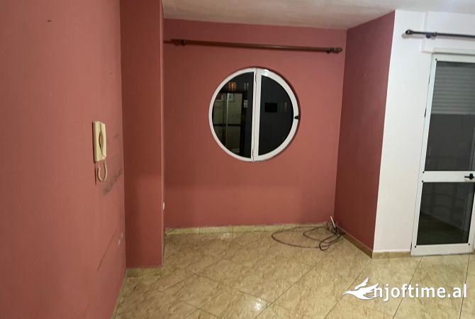 Jepet apartament 2+1 me qera tek Komuna e Parisit 