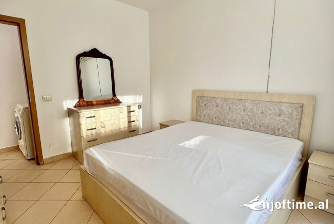 Shtepi ne shitje Apartament ne Tirane, 1+1, Mobilimi E mobiluar, Pagesa 160,000  Euro.