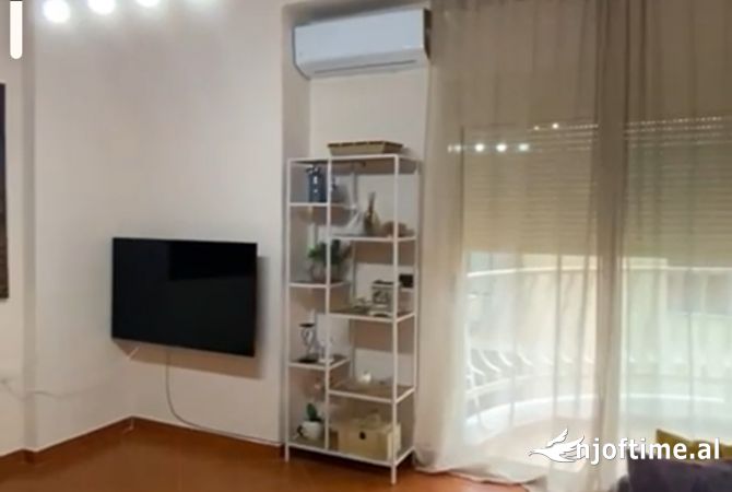 Shtepi ne shitje Apartament ne Tirane, 1+1, Mobilimi E mobiluar, Pagesa 180,000  Euro.