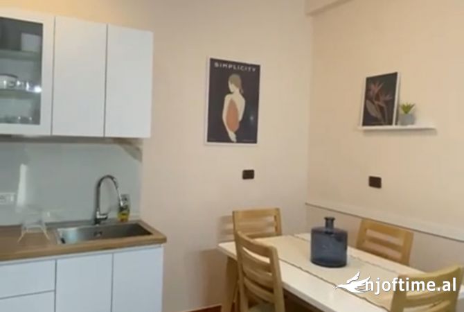 Shtepi ne shitje Apartament ne Tirane, 1+1, Mobilimi E mobiluar, Pagesa 180,000  Euro.