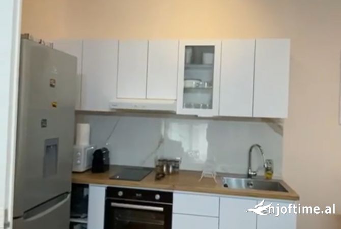 Shtepi ne shitje Apartament ne Tirane, 1+1, Mobilimi E mobiluar, Pagesa 180,000  Euro.