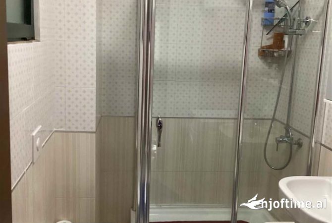 Shtepi me qera Apartament ne Tirane, 1+1, Mobilimi E mobiluar, Pagesa 60,000  Leke.