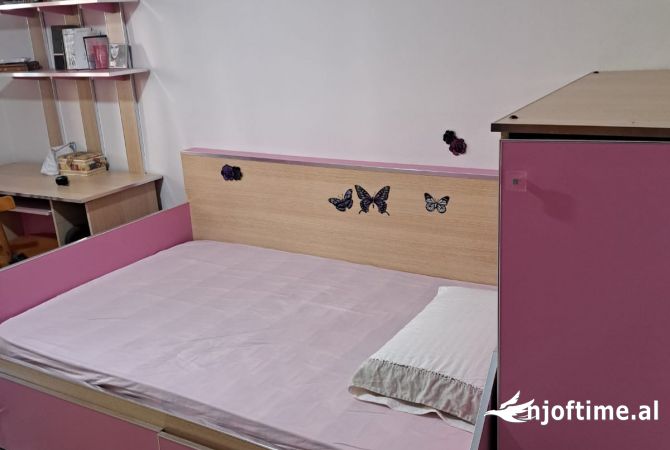 Shtepi me qera Apartament ne Tirane, 2+1, Mobilimi E mobiluar, Pagesa 50,000  Leke.