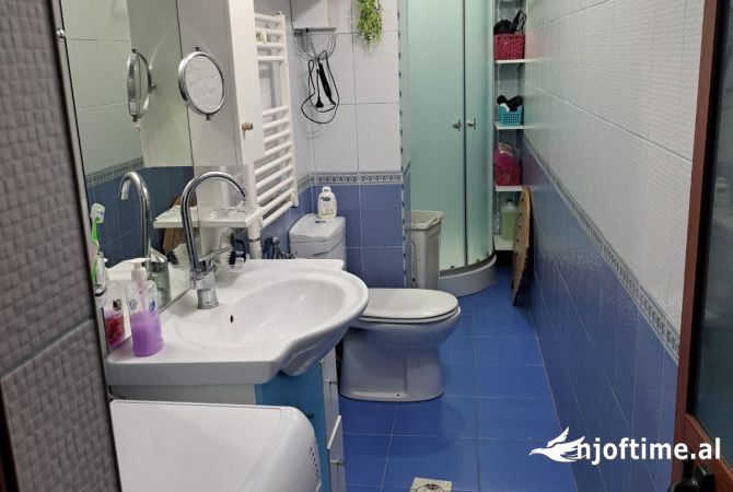 Shtepi me qera Apartament ne Tirane, 2+1, Mobilimi E mobiluar, Pagesa 50,000  Leke.