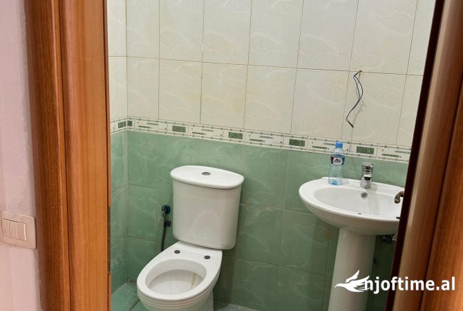 Shtepi ne shitje Apartament ne Tirane, 3+1, Mobilimi Bosh, pa mobiluar, Pagesa 192,900  Euro.