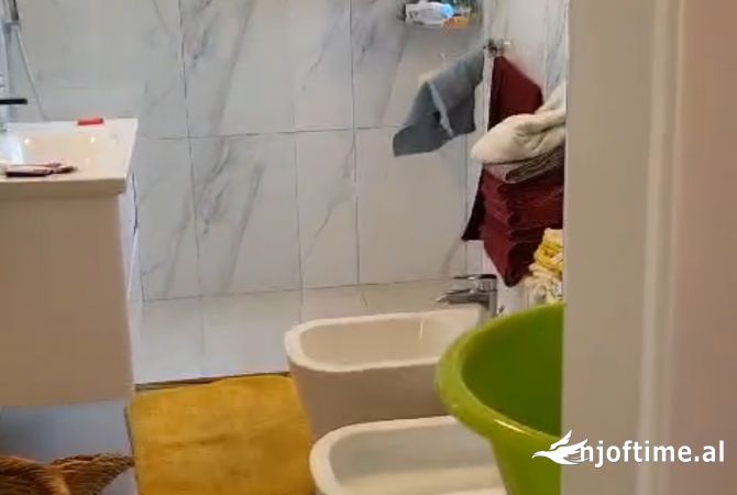 Shtepi ne shitje Apartament ne Tirane, 2+1, Mobilimi E mobiluar, Pagesa 190,000  Euro.