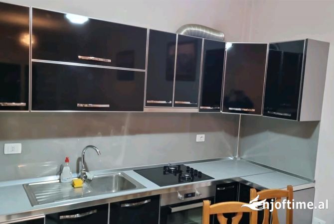 Shtepi me qera 2+1 ne Tirane - 430 Euro