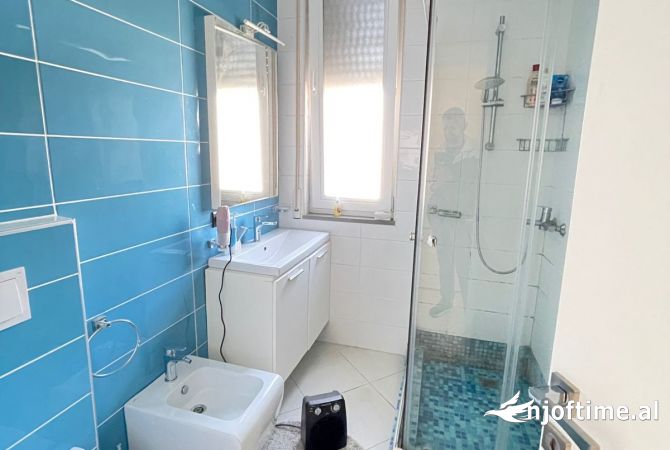 Shtepi me qera Apartament ne Tirane, 2+1, Mobilimi E mobiluar, Pagesa 700  Euro.