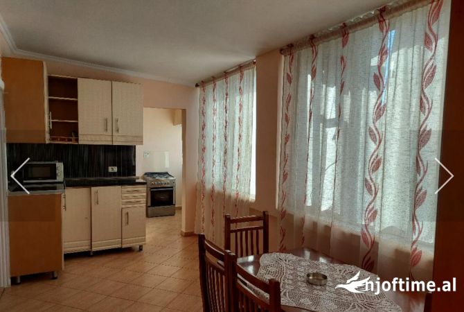 Shtepi ne shitje Apartament ne Tirane, 3+1, Mobilimi E mobiluar, Pagesa 135,000  Euro.