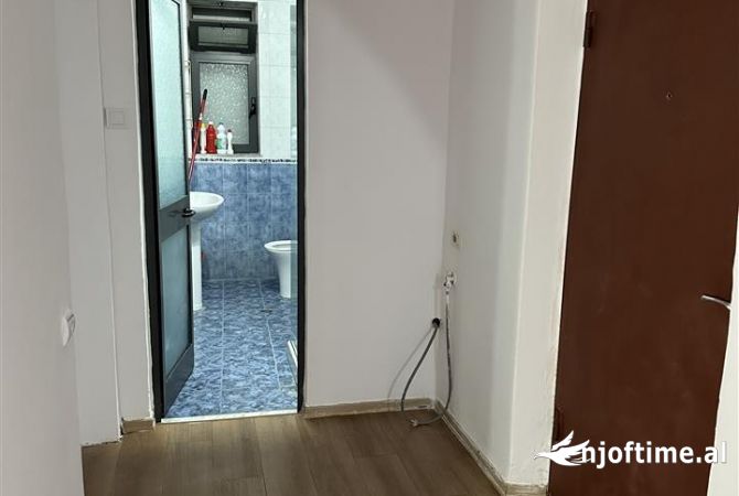 Shtepi ne shitje Apartament ne Tirane, 1+1, Mobilimi Bosh, pa mobiluar, Pagesa 157,000  Euro.