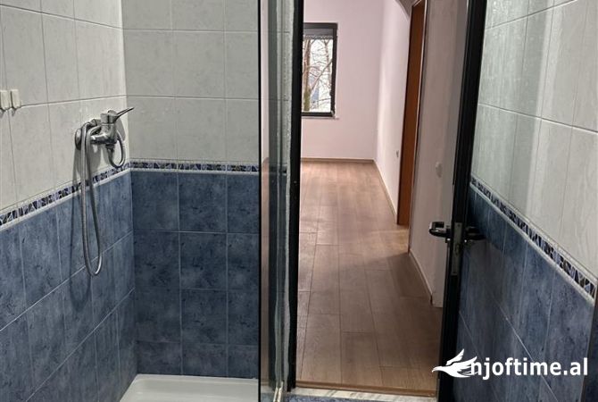 Shtepi ne shitje Apartament ne Tirane, 1+1, Mobilimi Bosh, pa mobiluar, Pagesa 157,000  Euro.