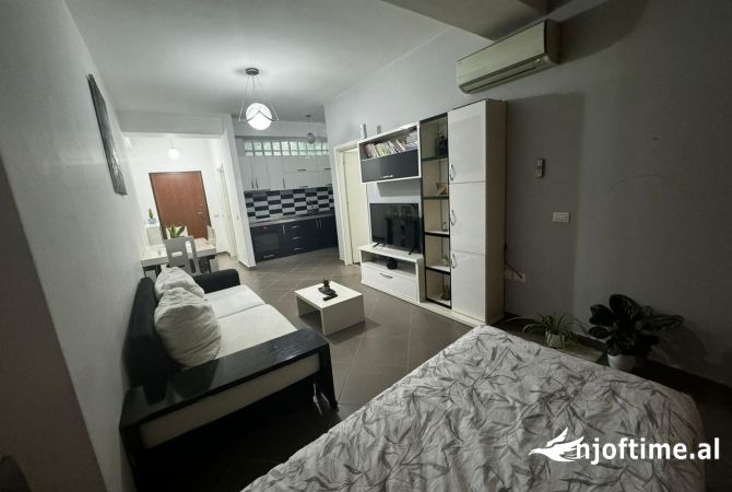 Shtepi ne shitje Apartament ne Tirane, 1+1, Mobilimi E mobiluar, Pagesa 224,000  Euro.