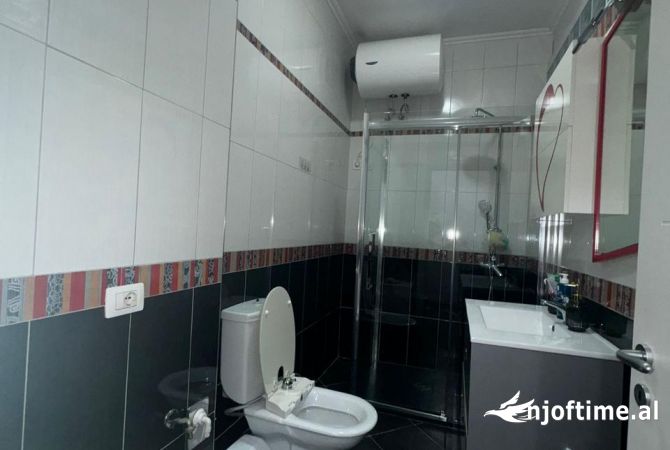 Shtepi ne shitje Apartament ne Tirane, 1+1, Mobilimi E mobiluar, Pagesa 224,000  Euro.