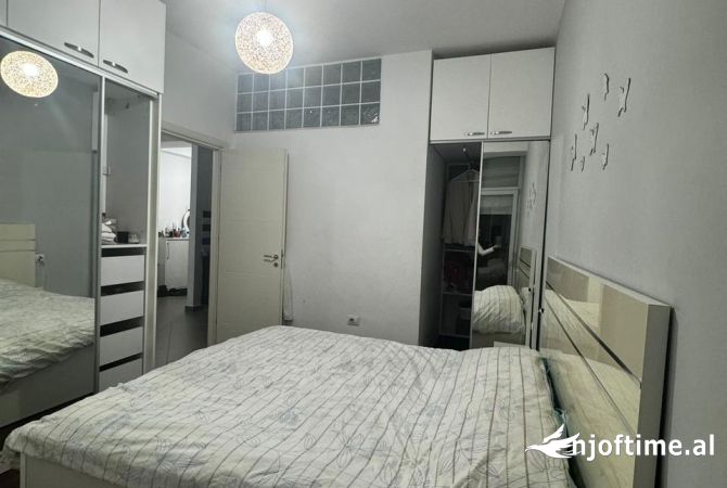 Shtepi ne shitje Apartament ne Tirane, 1+1, Mobilimi E mobiluar, Pagesa 224,000  Euro.