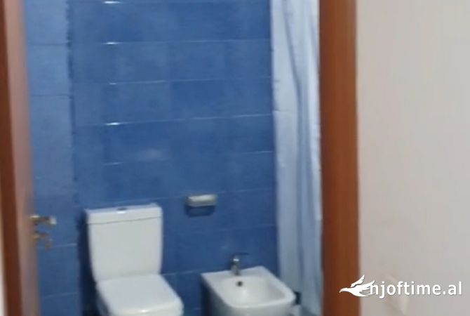 Shtepi ne shitje Apartament ne Tirane, 1+1, Mobilimi E mobiluar, Pagesa 99,000  Euro.