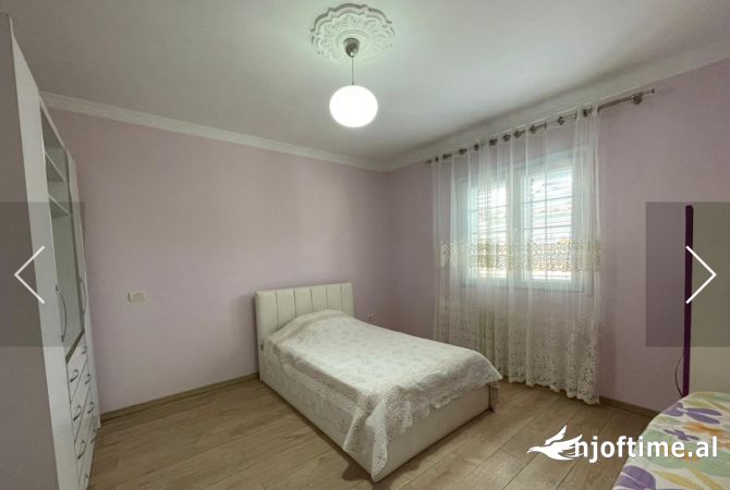Shtepi me qera Shtepi Private ne Tirane, 5+1, Mobilimi E mobiluar, Pagesa 1,300  Euro.