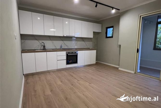 Shtepi ne shitje Apartament ne Tirane, 1+1, Mobilimi Bosh, pa mobiluar, Pagesa 83,000  Euro.