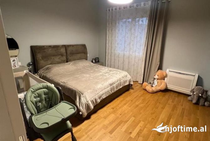 Shtepi me qera Shtepi Private ne Tirane, 6+1, Mobilimi E mobiluar, Pagesa 1,500  Euro.